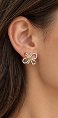 Boucles d'oreilles nœud papillon en zircone cubique.