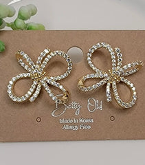 Boucles d'oreilles nœud papillon en zircone cubique.