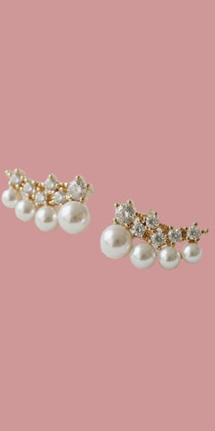 Chic Vintage-Inspired Pearl Drop Earrings