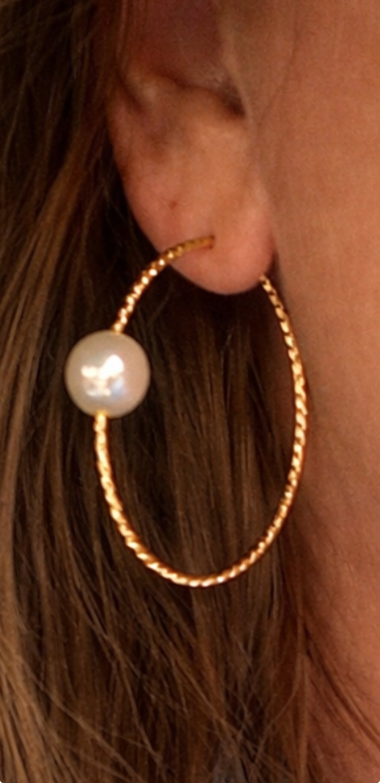 Celia Pearl Hoops
