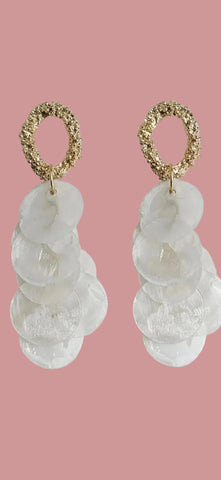 Chic Vintage-Inspired Pearl Drop Earrings